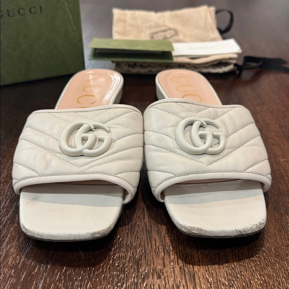 Gucci Women's Ivory Slide Sandals size 38/8 - Picture 2 of 16
